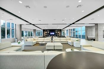 Allure Hermann Park |Media lounge with Large Screen HDTV
